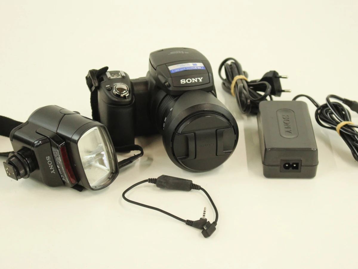 Sony Cyber-shot digitale camera met accessoires - foto 2