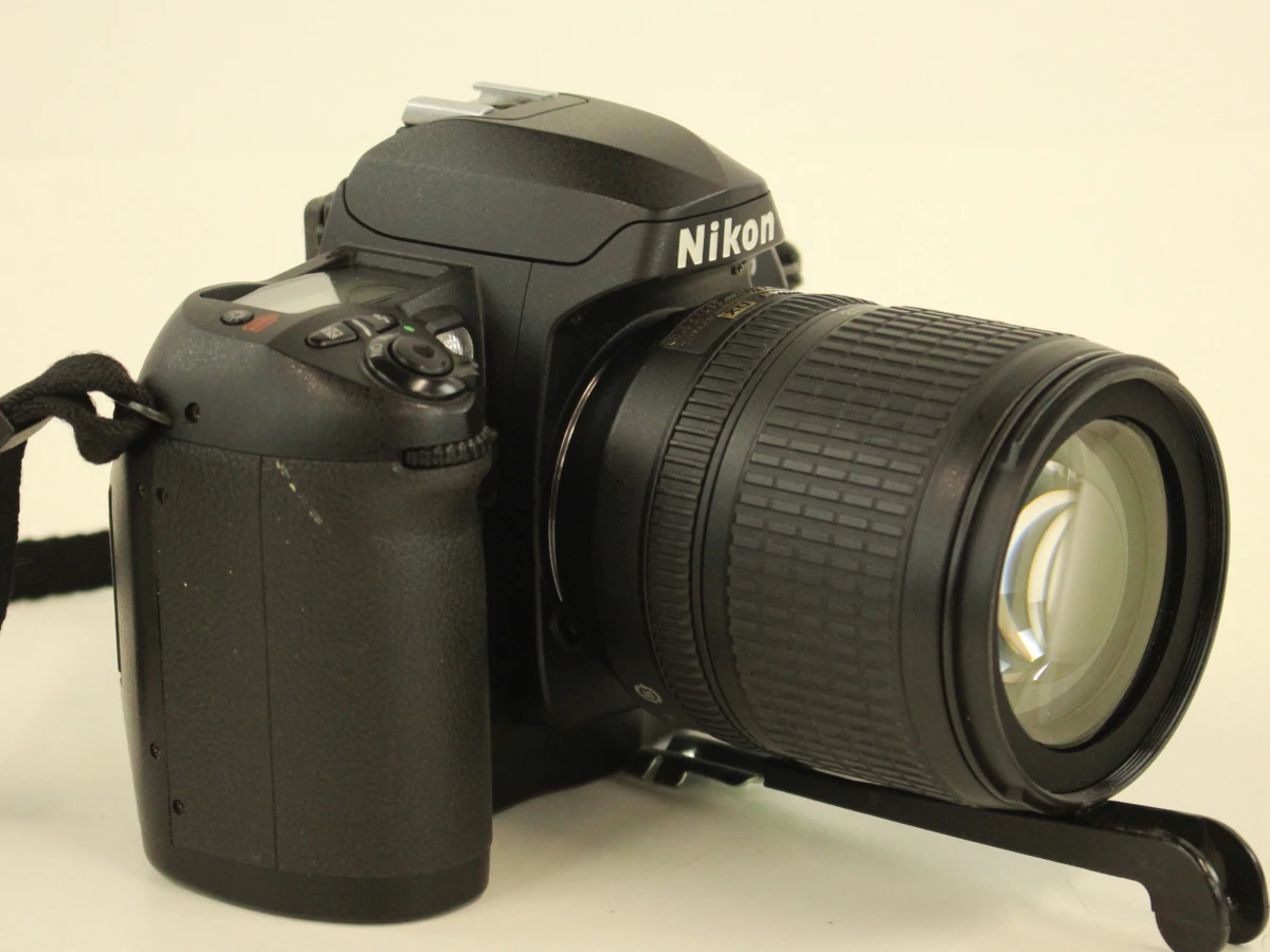 Nikon D100 digitale spiegelreflexcamera met lens en accessoires - foto 4