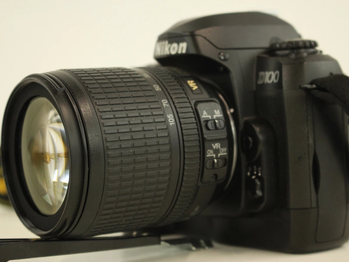Nikon D100 digitale spiegelreflexcamera met lens en accessoires - foto 6