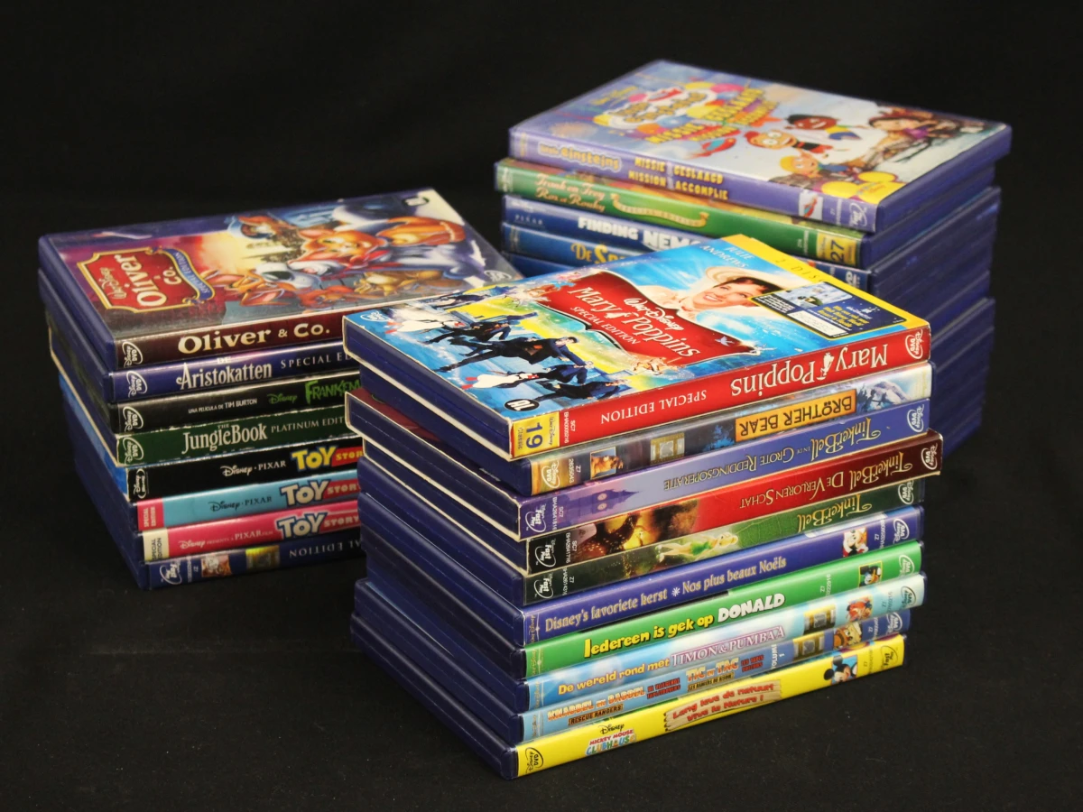 Groot Disney verzamelpakket servies, figuren, dvd’s, boeken & vintage  8mm film - foto 8