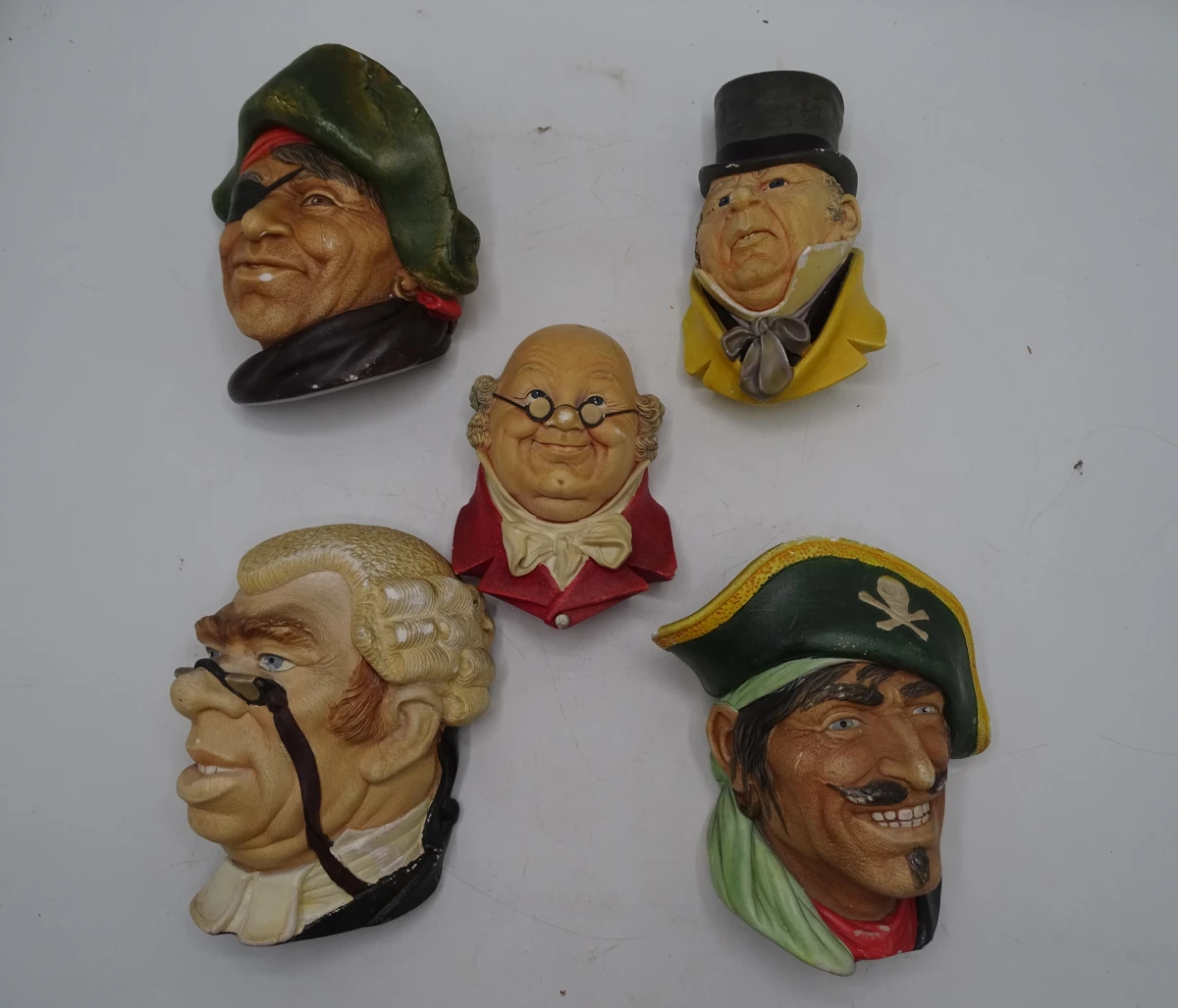 Set van 5 decoratieve wandmaskers met historische figuren - foto 1
