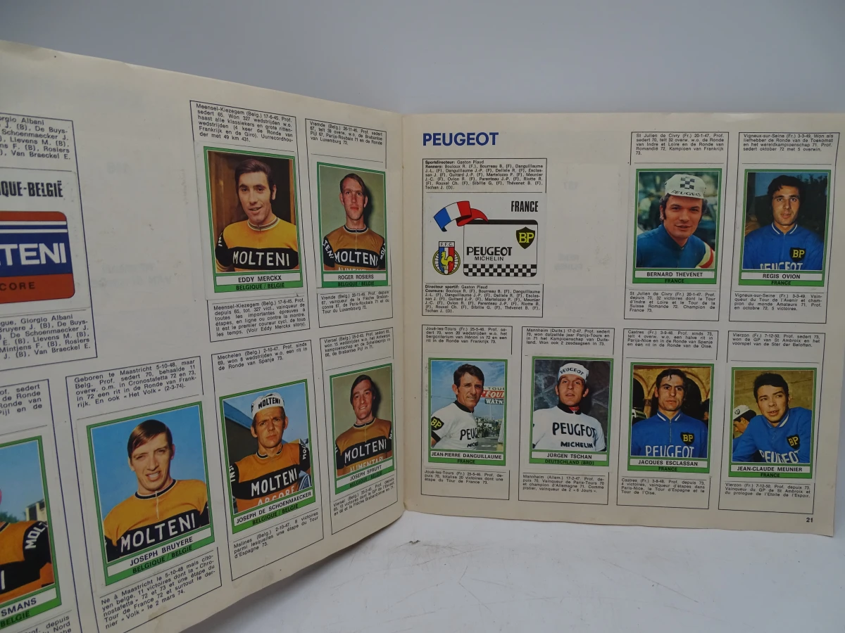 Verzameling oude Panini voetbal- en wielrenstickers 1971-1977 - foto 53