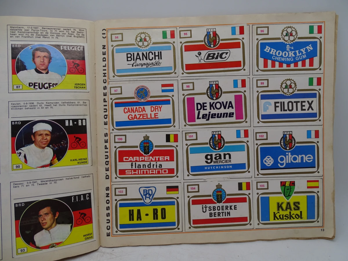 Verzameling oude Panini voetbal- en wielrenstickers 1971-1977 - foto 39