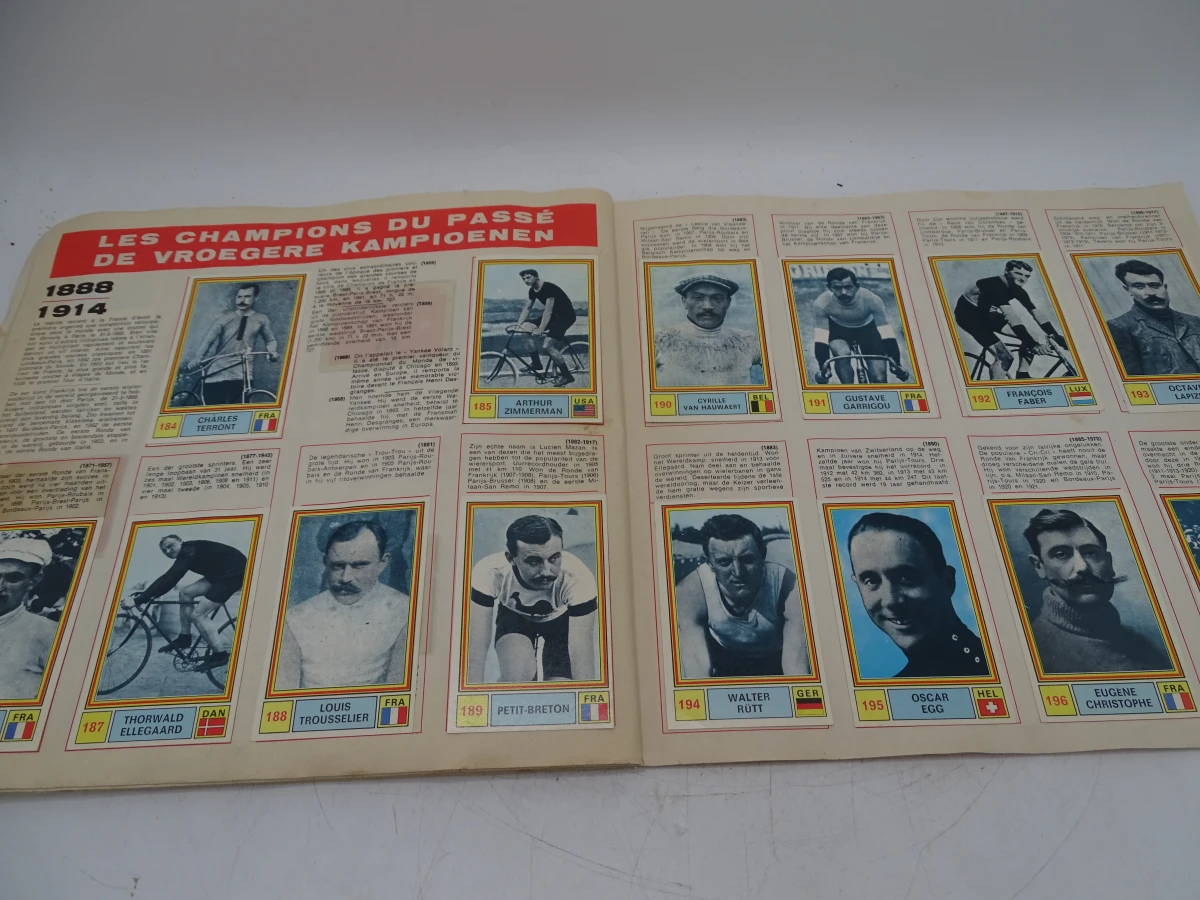 Verzameling oude Panini voetbal- en wielrenstickers 1971-1977 - foto 18