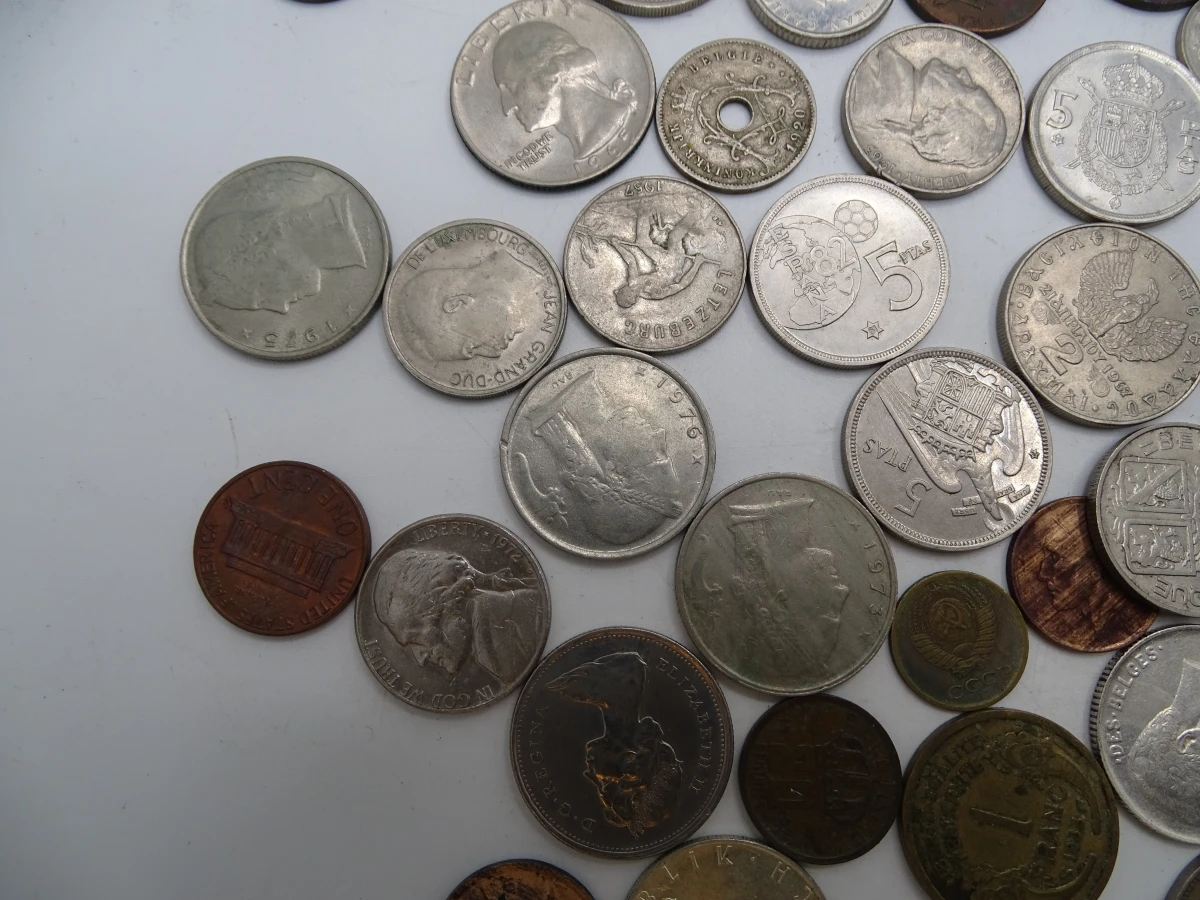 Verzameling oude munten en bankbiljetten in album - foto 16