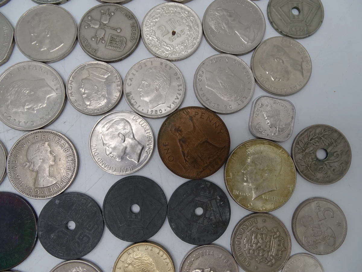 Verzameling oude munten en bankbiljetten in album - foto 8