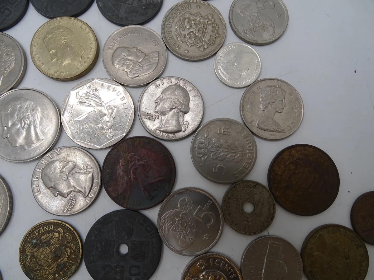 Verzameling oude munten en bankbiljetten in album - foto 12
