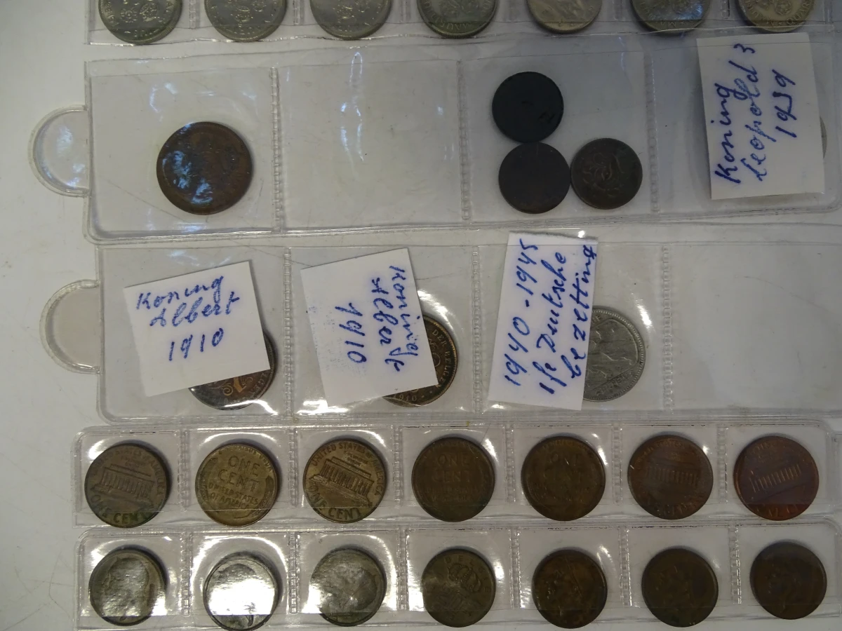 Verzameling oude munten en bankbiljetten in album - foto 60