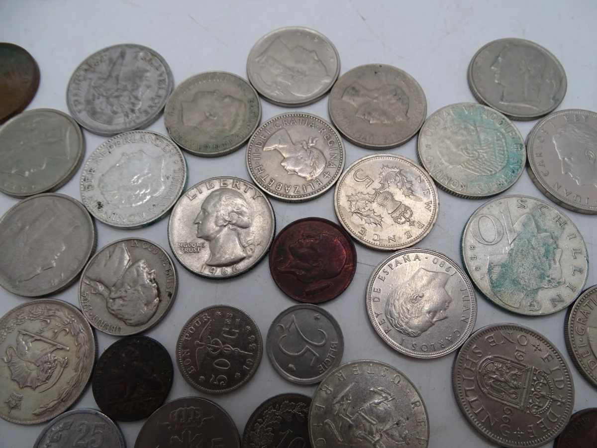 Verzameling oude munten en bankbiljetten in album - foto 34
