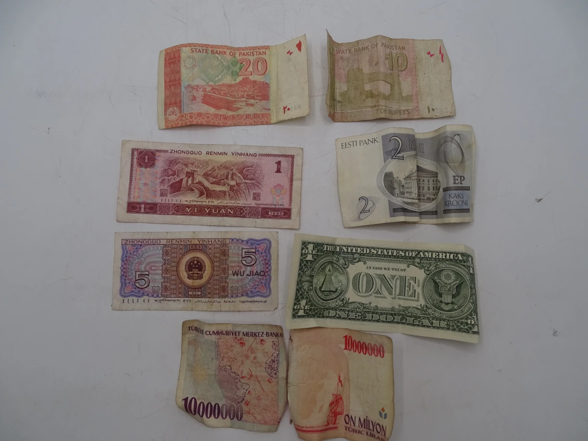 Verzameling oude munten en bankbiljetten in album - foto 57