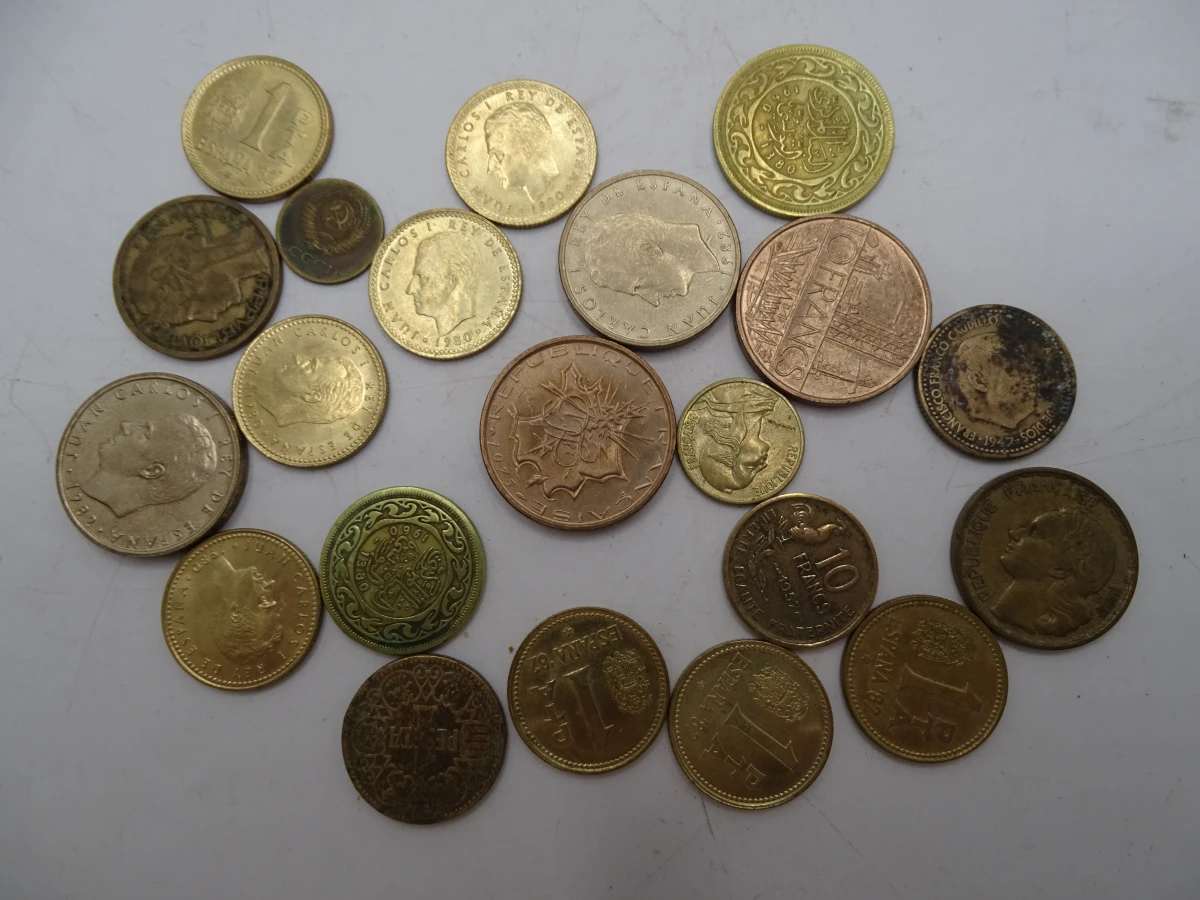Verzameling oude munten en bankbiljetten in album - foto 36