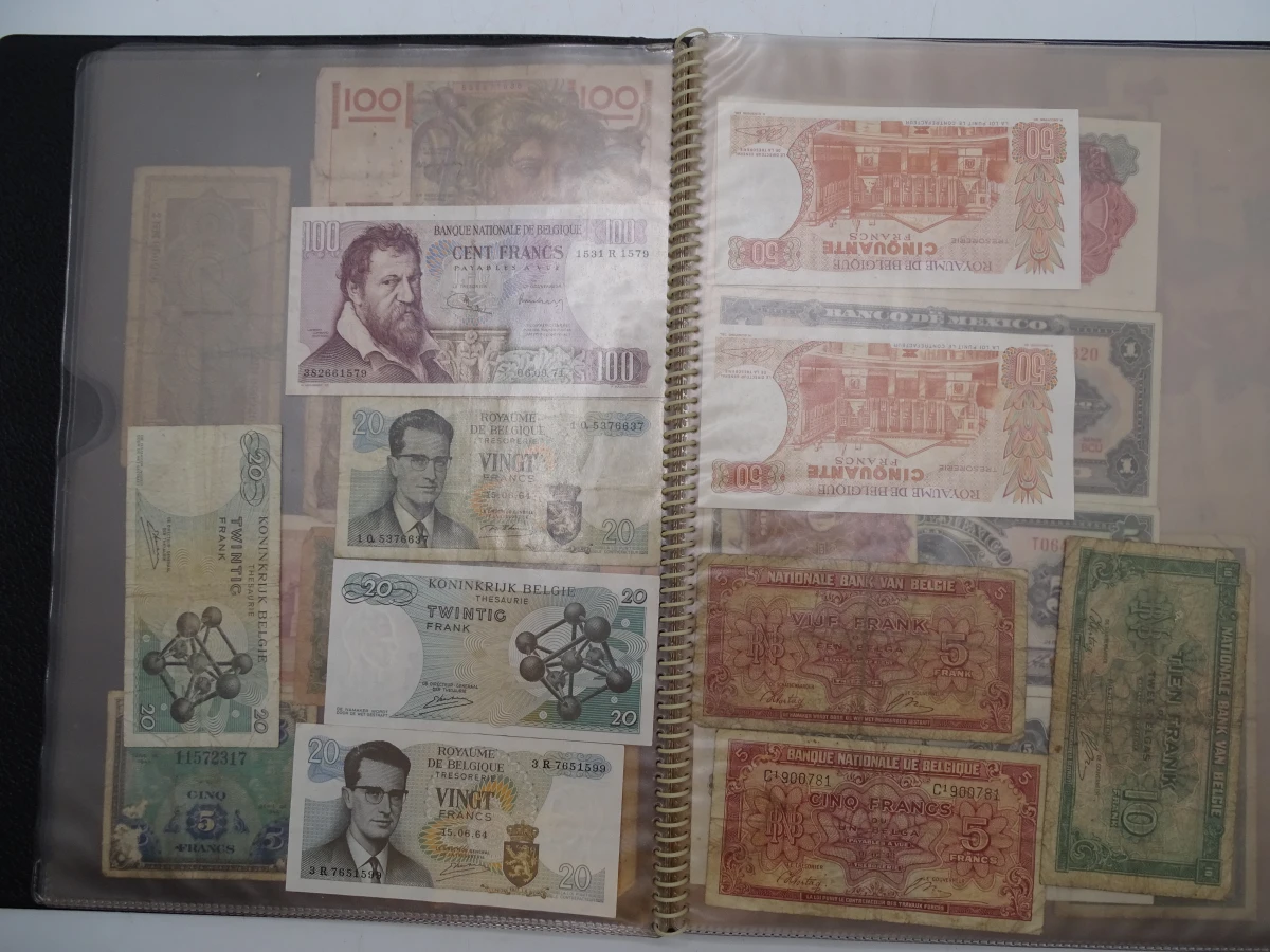 Verzameling oude munten en bankbiljetten in album - foto 45