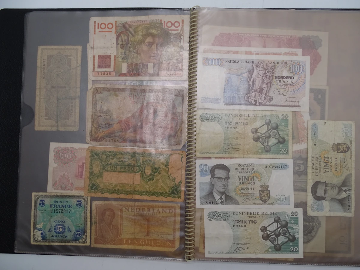 Verzameling oude munten en bankbiljetten in album - foto 44