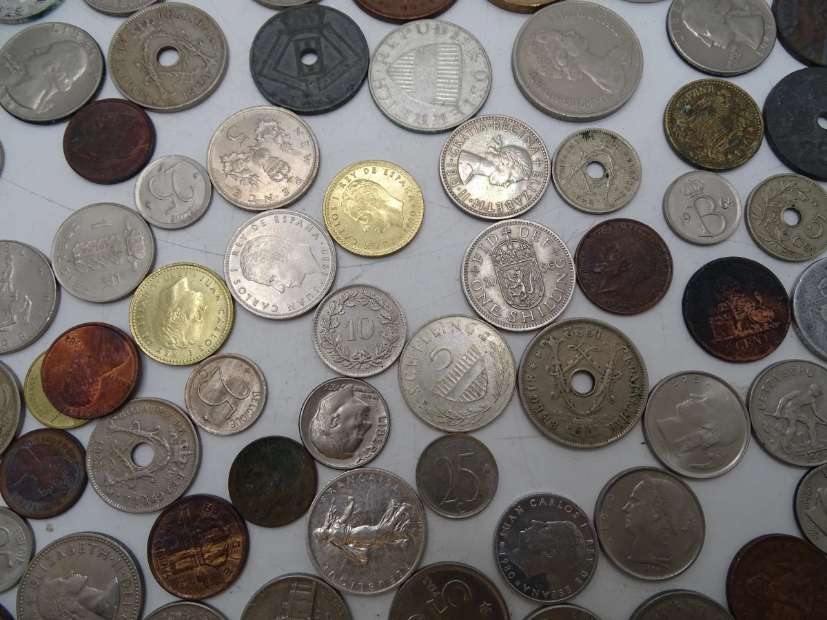 Verzameling oude munten en bankbiljetten in album - foto 18