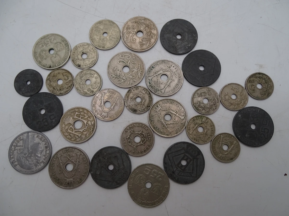 Verzameling oude munten en bankbiljetten in album - foto 37