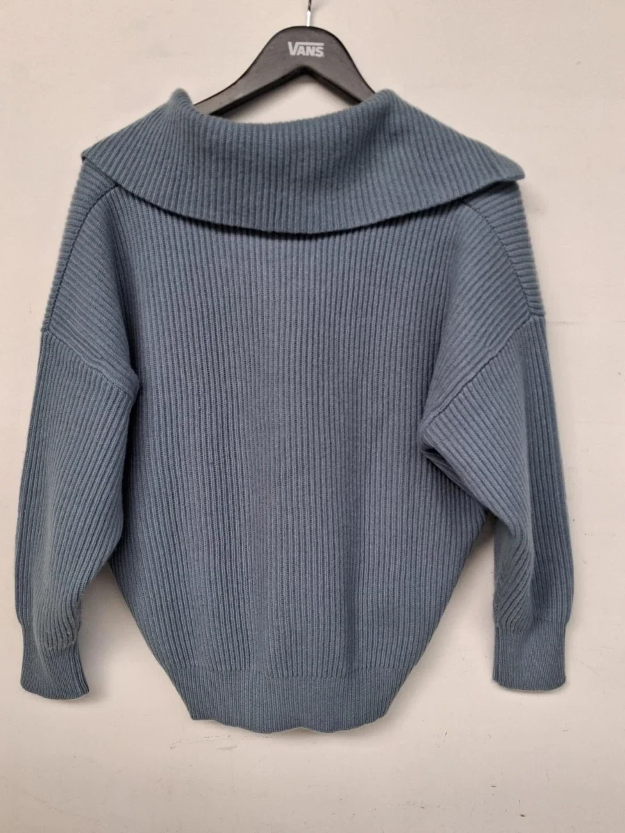 Luxe, geribbelde trui in een stijlvolle avioblauwe kleur, ontworpen door het Italiaanse modehuis Brunello Cucinelli - foto 2