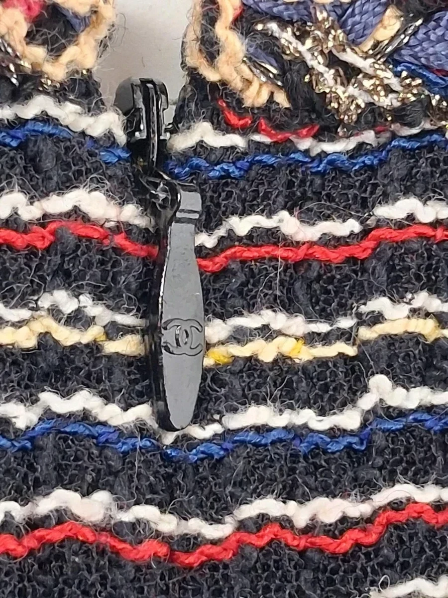 Mouwloze tweed mini-jurk van Chanel - foto 6