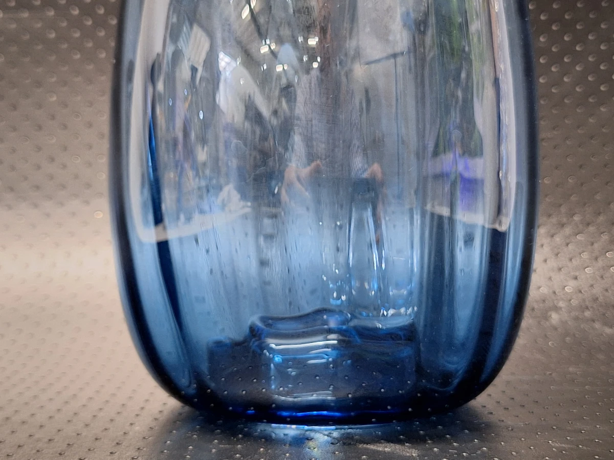 IKEA TONSÄTTA mondgeblazen vaas van blauw optic glas - foto 3