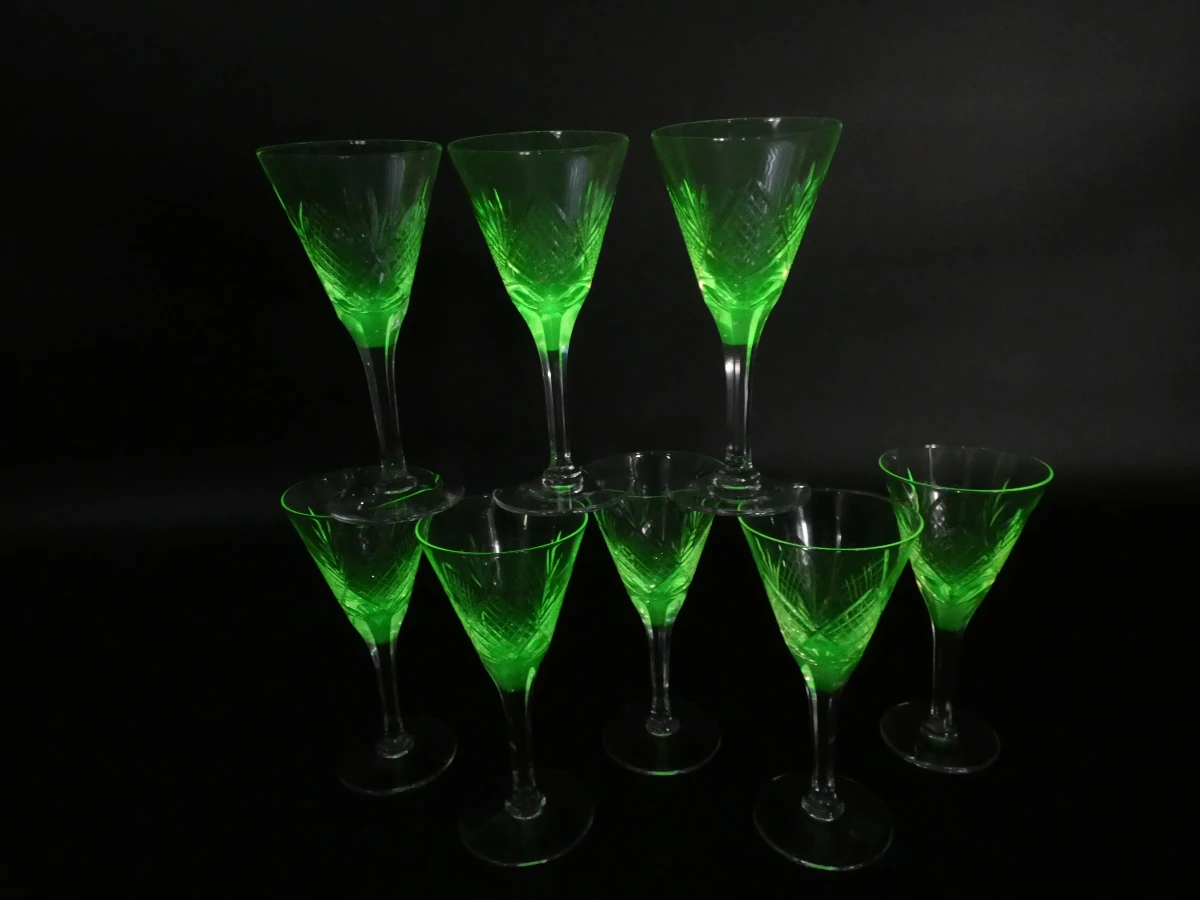 9 kristalglazen met uraniumglas (periode 1910-1930) - foto 2