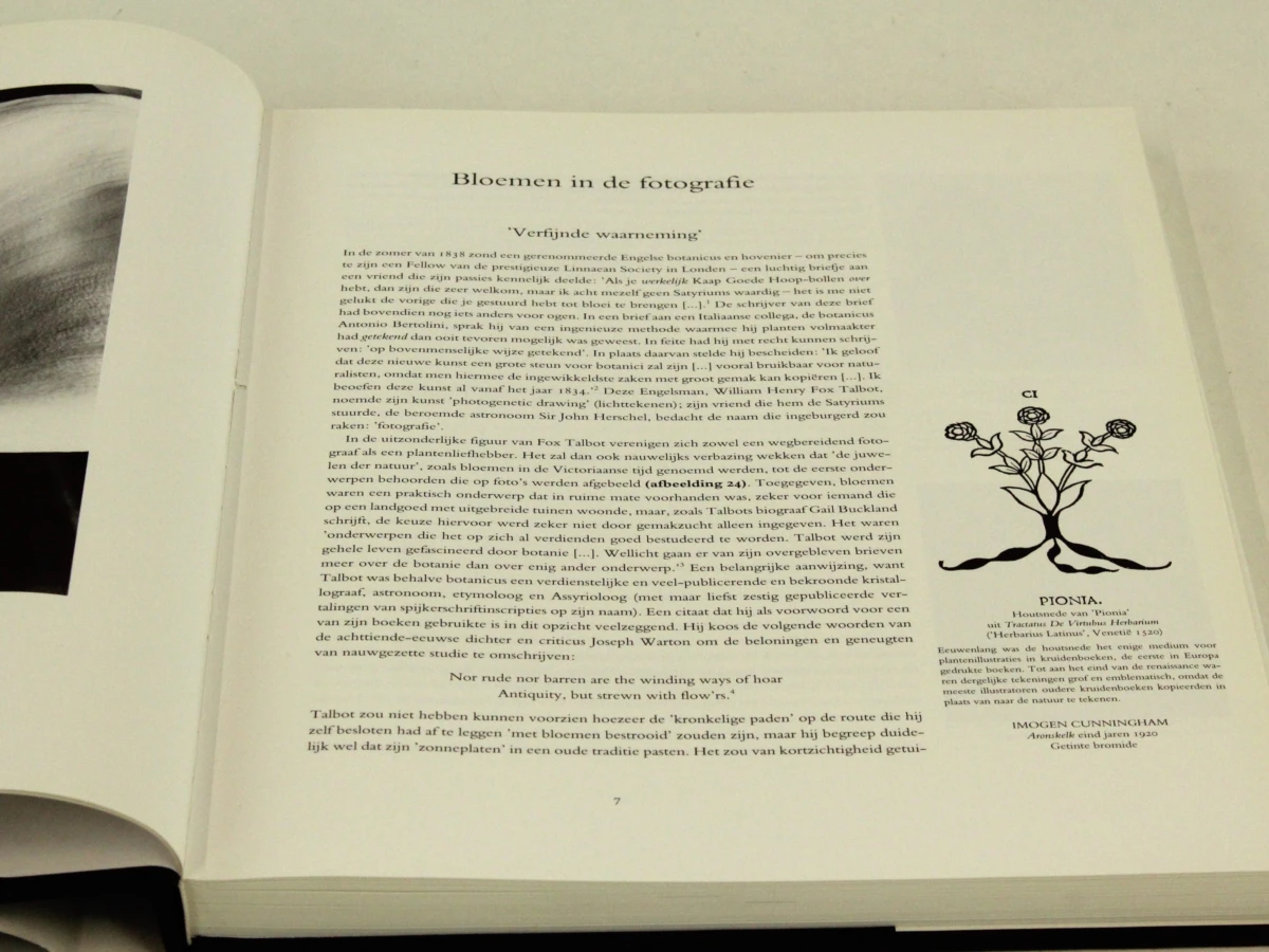 Flora Photographica Bloemen in de fotografie van 1835 tot Heden- Wiliam Erwing SDU uitgeverij koninginnengracht/uitgeverij Focus 's-Gravenhage/ Amsterdam 1991 - foto 4