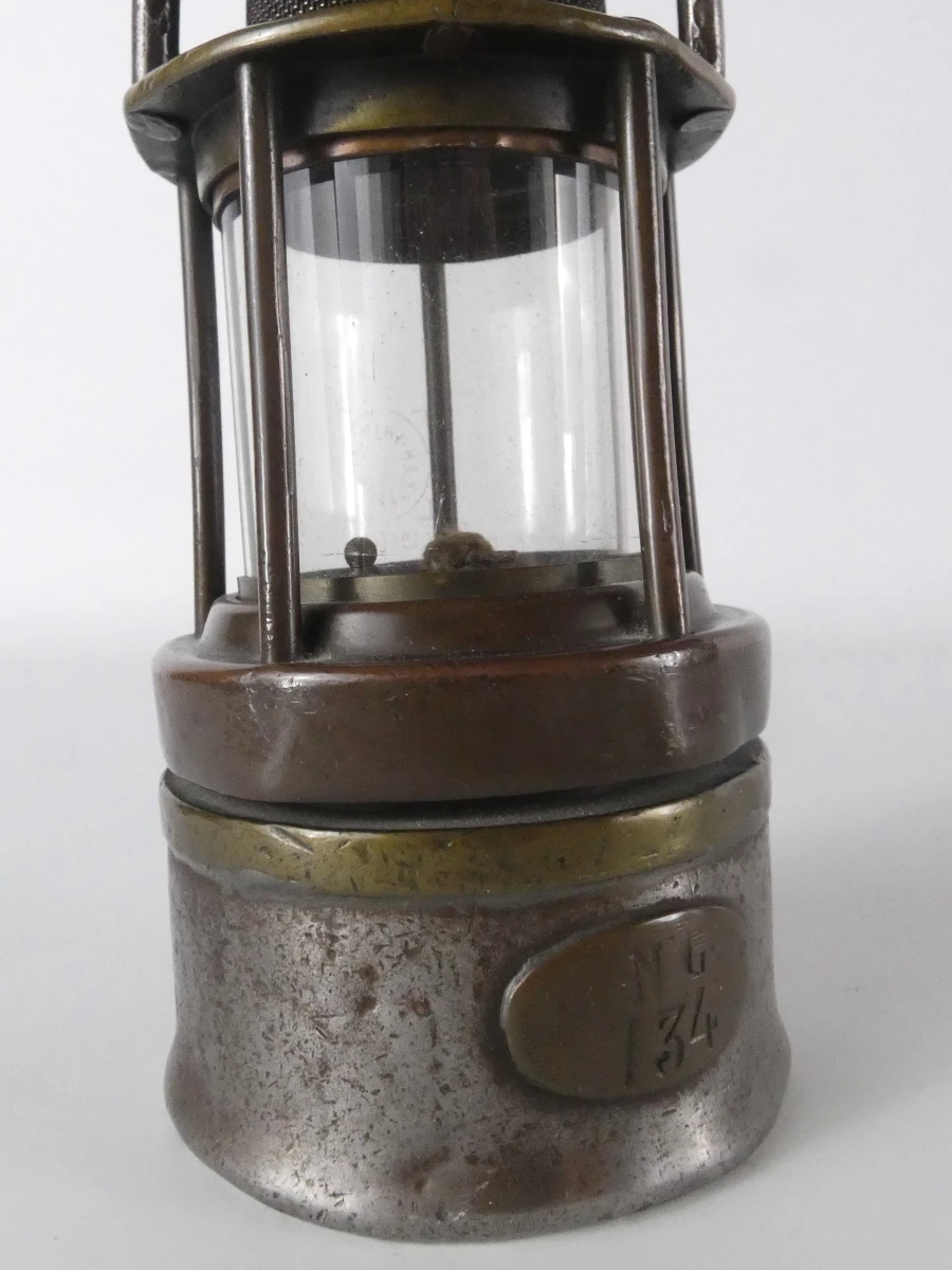 Oude metalen mijnlamp met glazen cilinder - foto 4