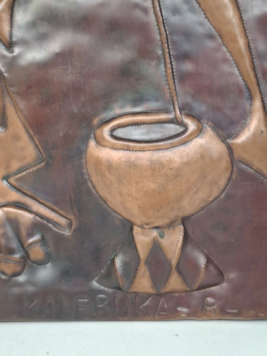Exclusief Vintage Koperreliëf "Moeder met Kind" 67 cm – Gesigneerd KALEBUKA R – Brutalistisch Afrikaans Koperkunstwerk - foto 2