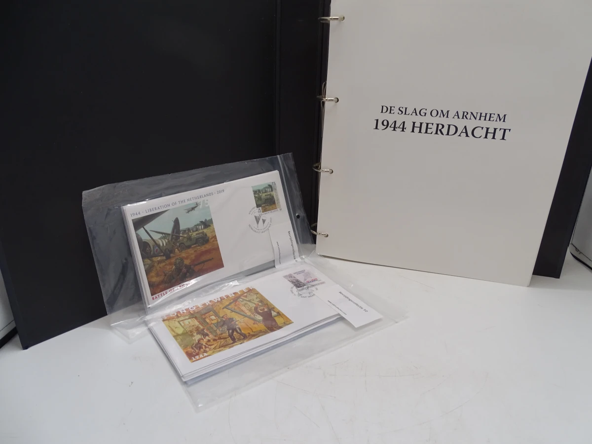 4 mappen Edel Collecties : United States of America en European monarchies - foto 37