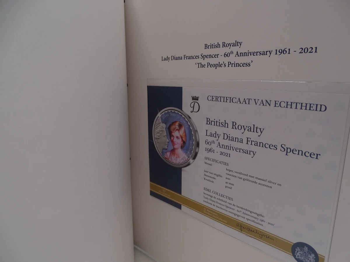 4 mappen Edel Collecties : United States of America en European monarchies - foto 21