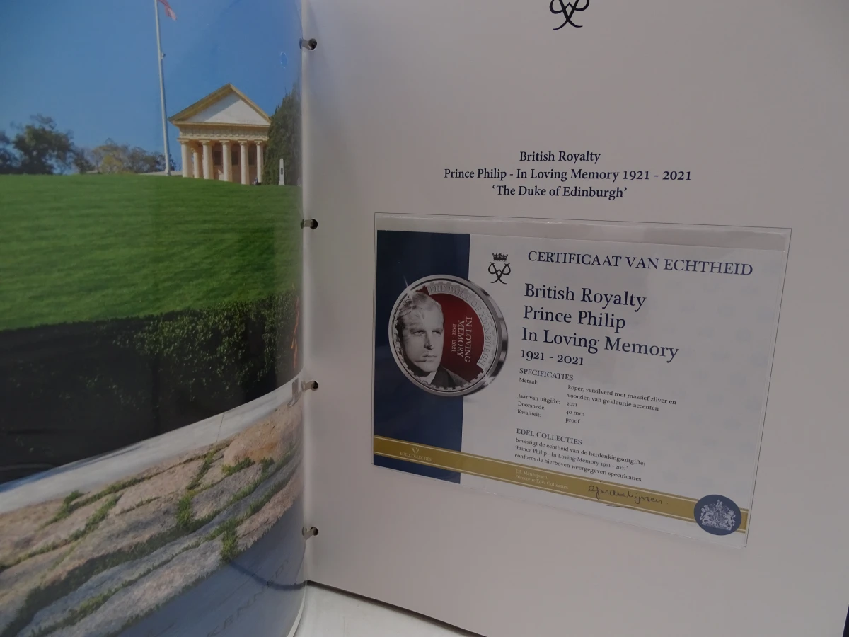 4 mappen Edel Collecties : United States of America en European monarchies - foto 19