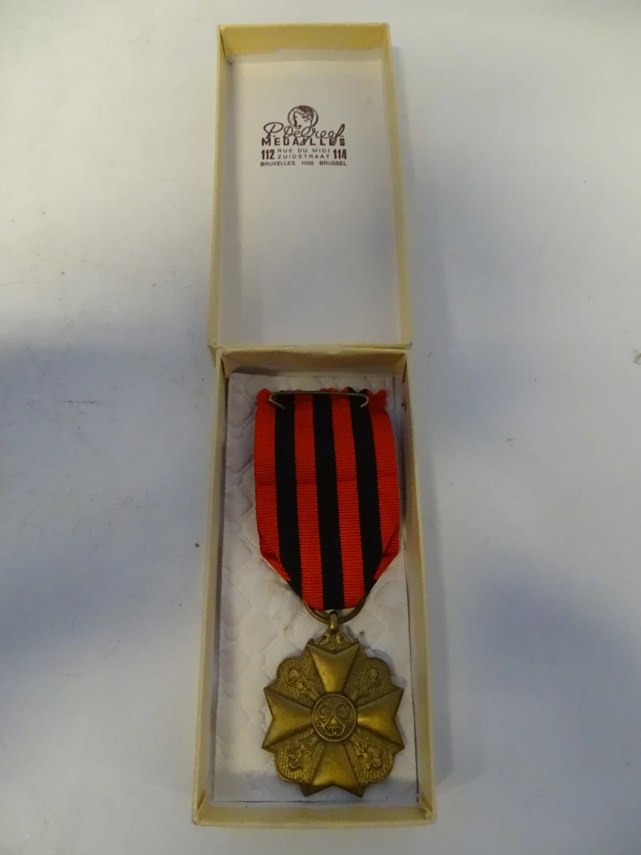 Verzameling militaire medailles en insignes - foto 7