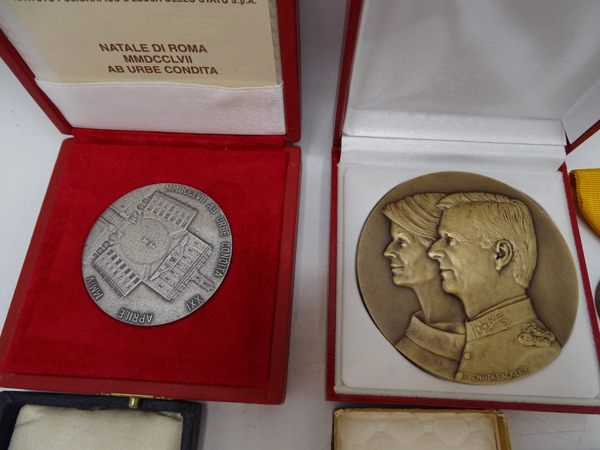 Verzameling militaire medailles en insignes - foto 2