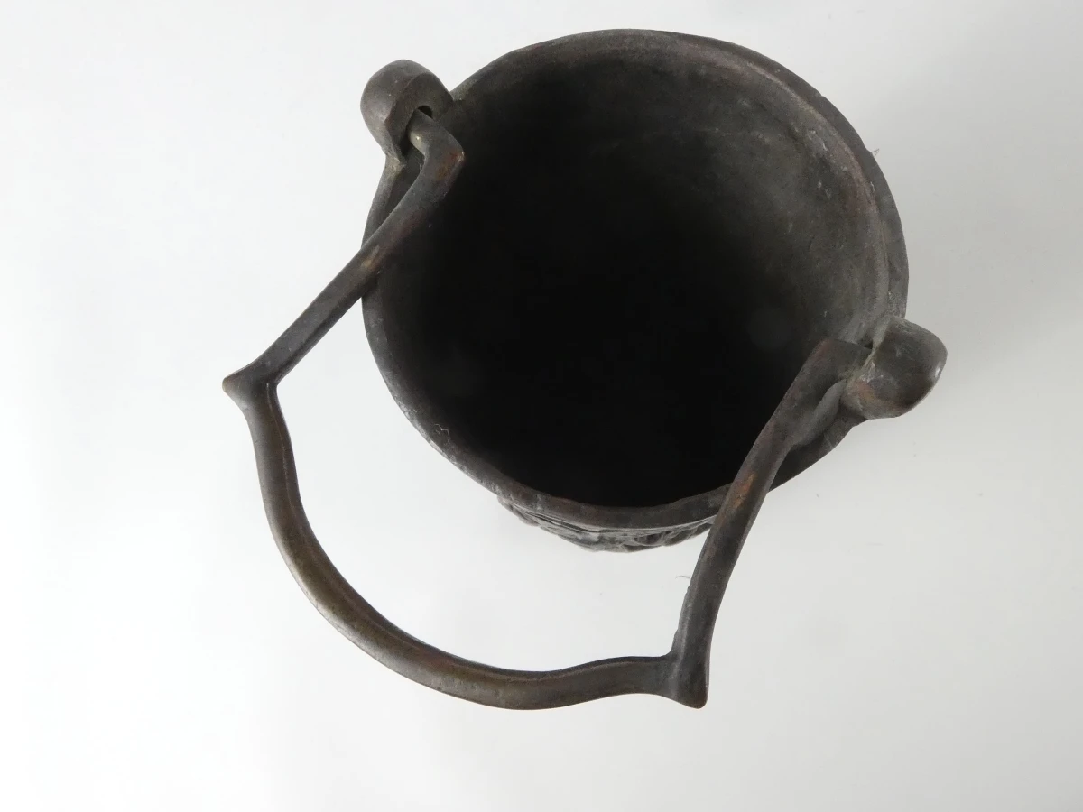 Decoratieve bronzen wijwateremmer (situla) - foto 6
