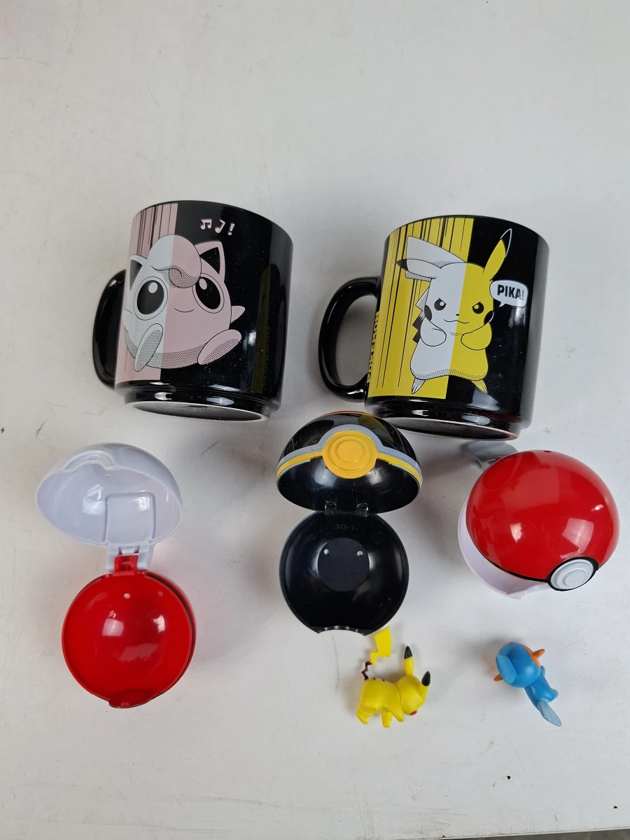 Grote Pokémon Verzameling Lot – TCG Kaarten, Tins, Funko Pop Pikachu, Knuffels & Merchandise! - foto 2
