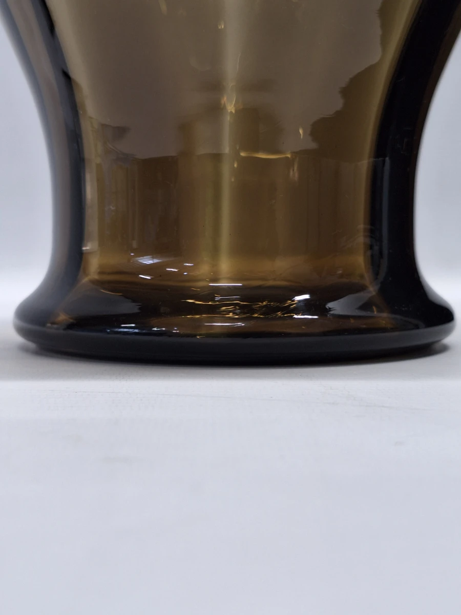 Art-Deco stijl mondgeblazen vaas in rookglas met optische ribben - foto 9