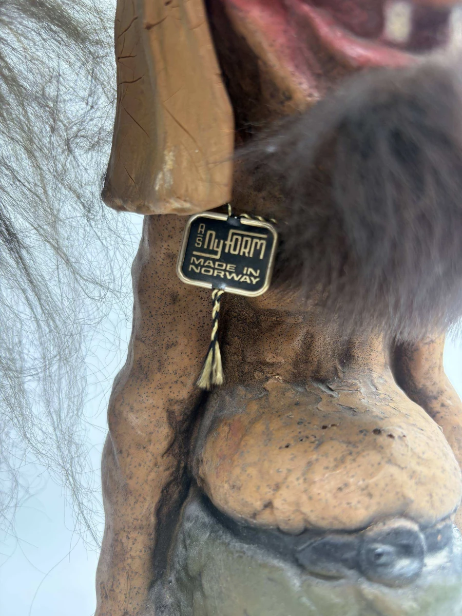 Twee Vintage Nyform Trollen – Handgemaakt in Noorwegen met Originele Labels - foto 2