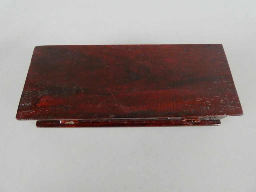 Houten sieraden- of opbergdoosje met reliëf - foto 3