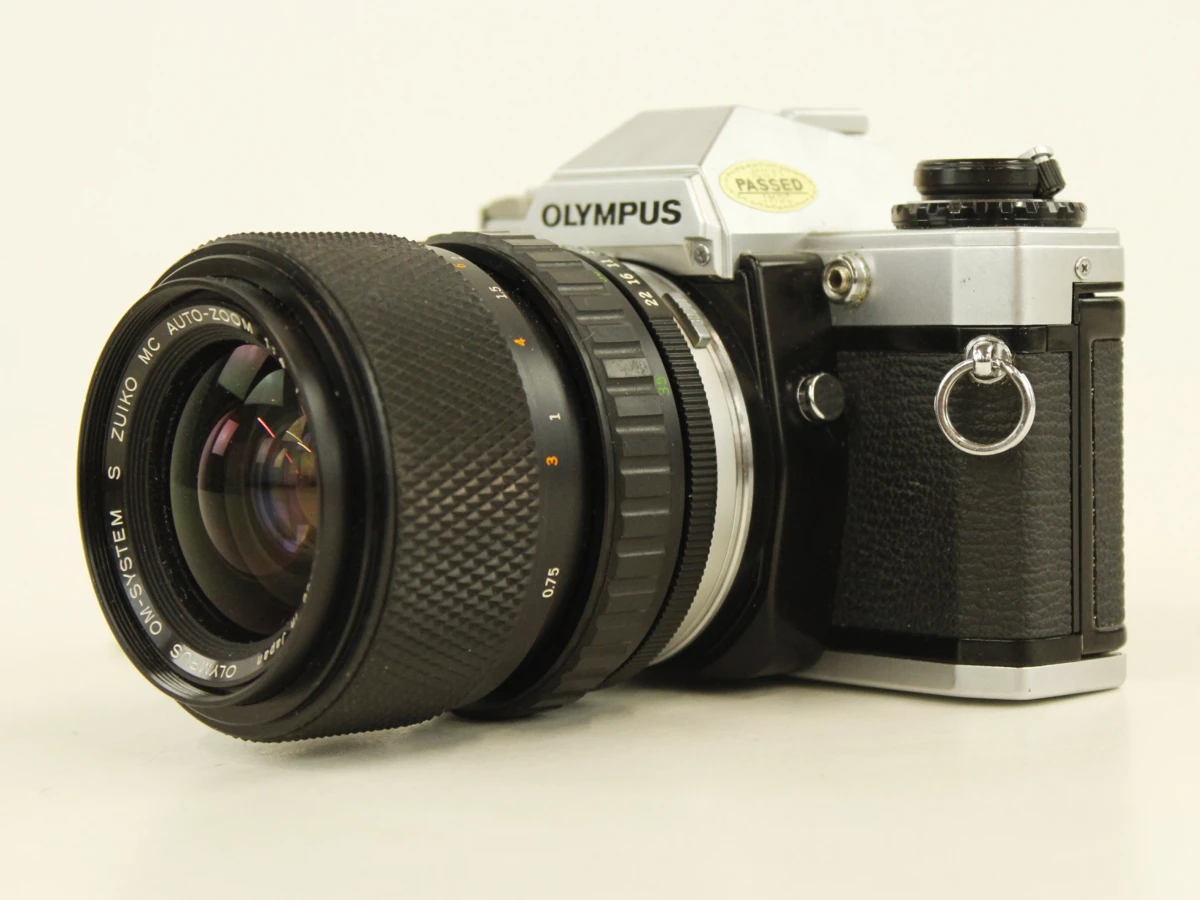 Olympus OM-10 analoge spiegelreflexcamera met 35-70mm lens - foto 3