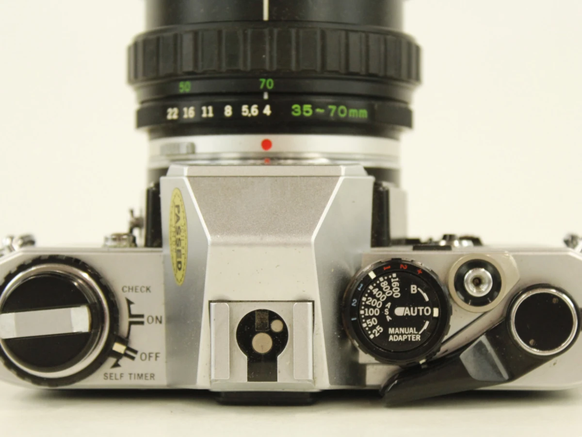 Olympus OM-10 analoge spiegelreflexcamera met 35-70mm lens - foto 7