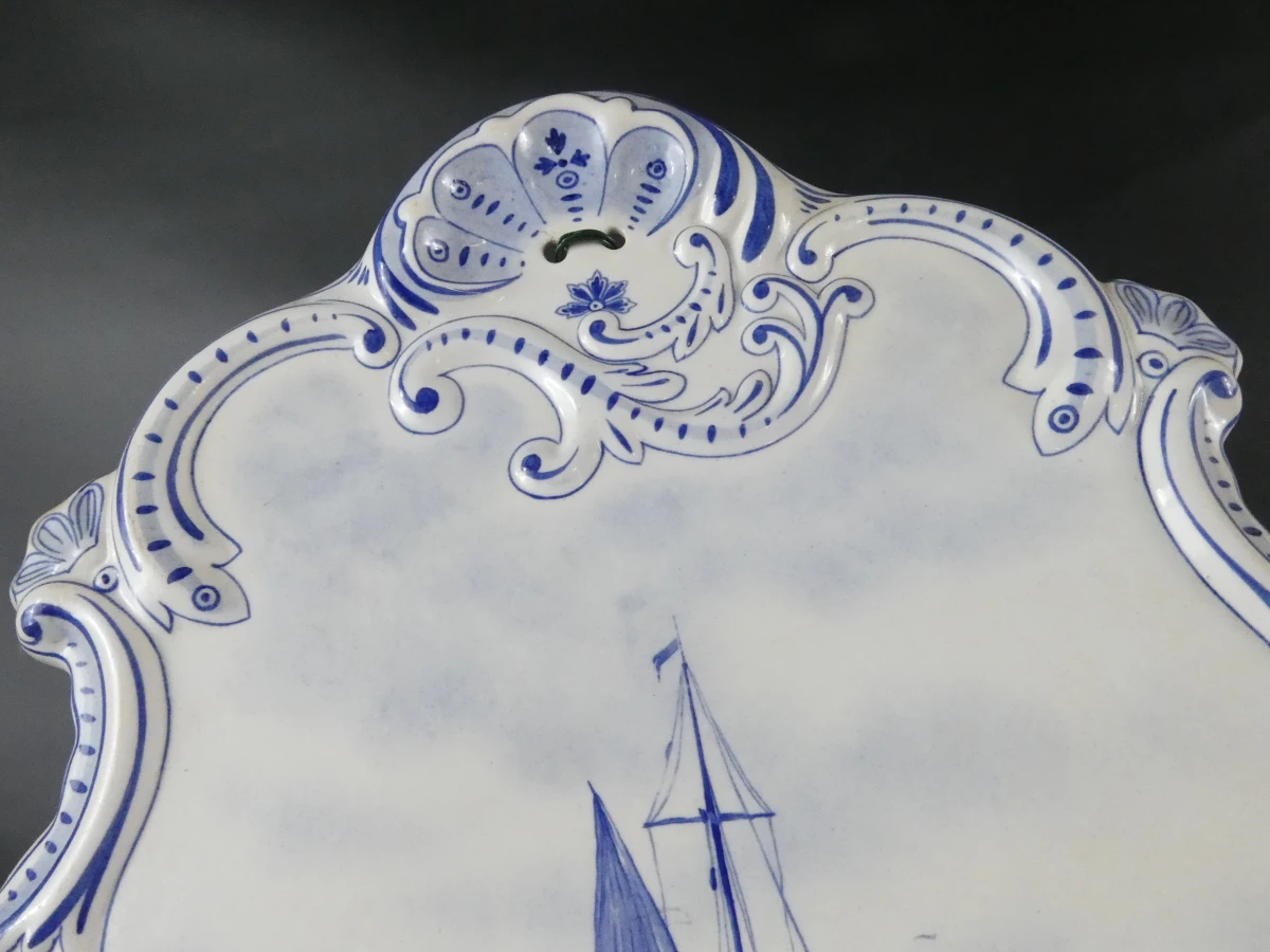 Delftsblauwe wandplaat met maritiem tafereel. - foto 2