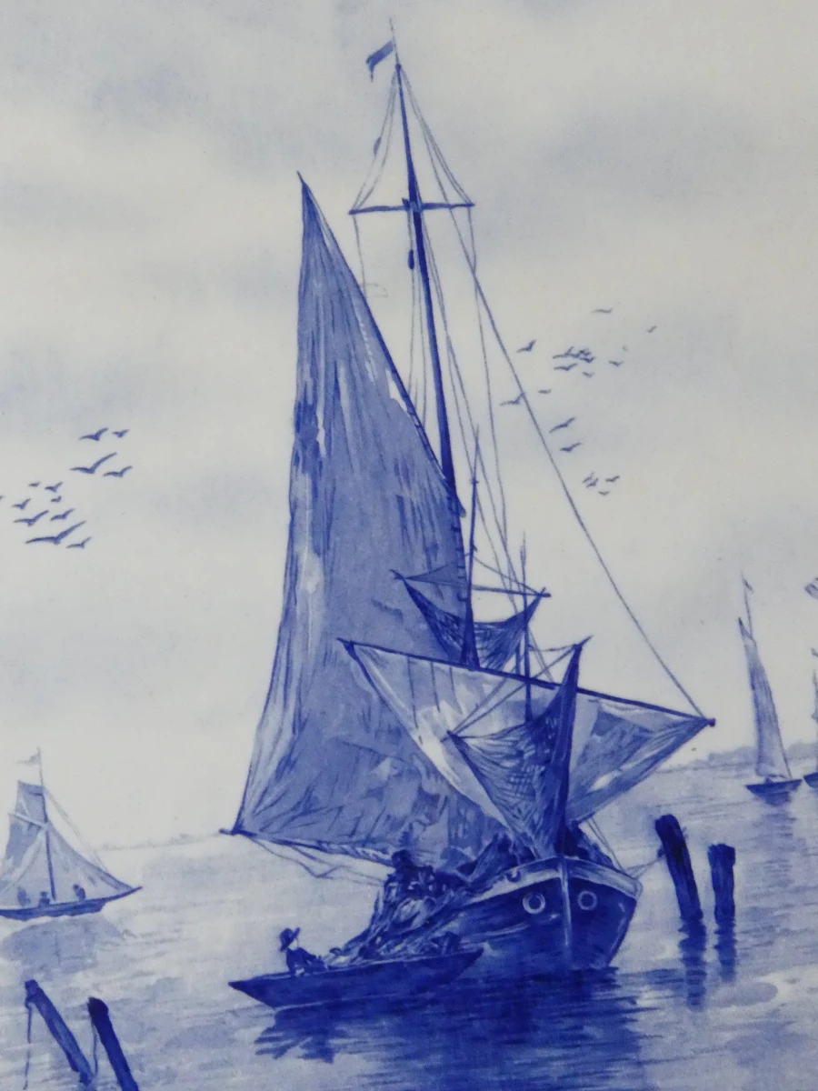 Delftsblauwe wandplaat met maritiem tafereel. - foto 3