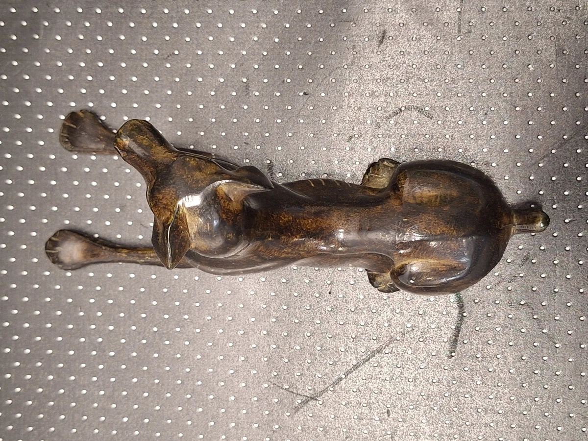 Bronzen beeldje van een liggende windhond in Art-Deco stijl - foto 6