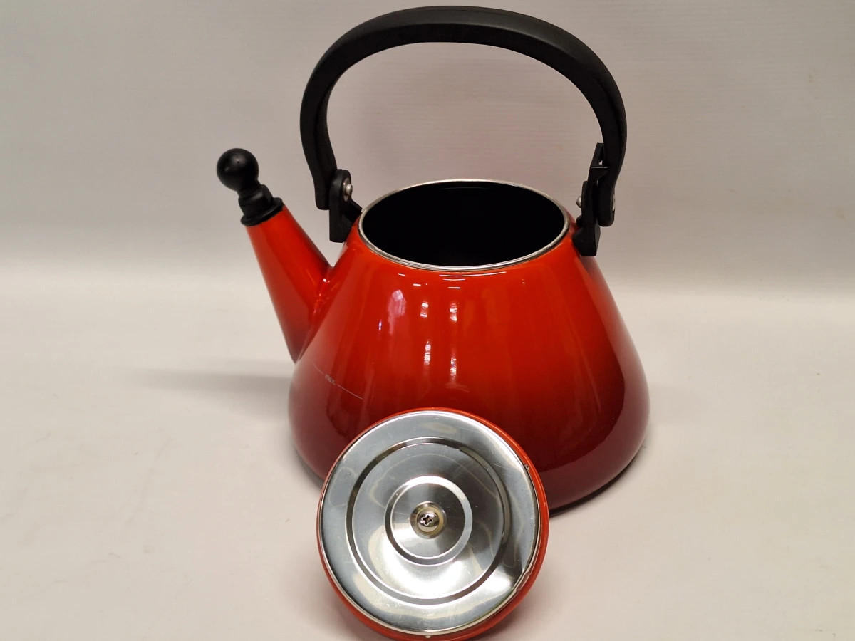 Originele Le Creuset Kone fluitketel in de kleur oranjerood - foto 10