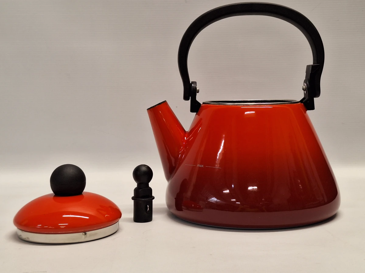 Originele Le Creuset Kone fluitketel in de kleur oranjerood - foto 3