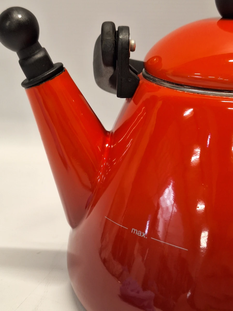 Originele Le Creuset Kone fluitketel in de kleur oranjerood - foto 5