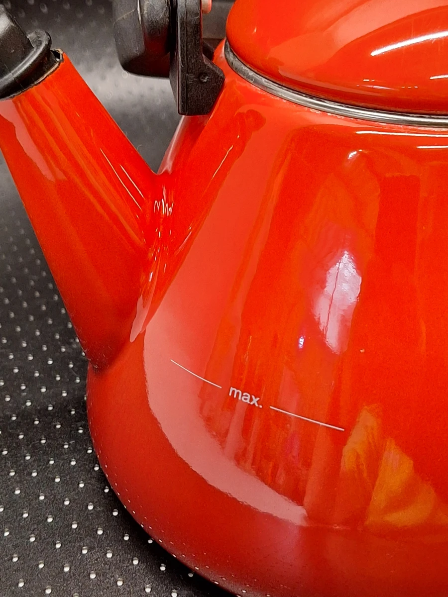 Originele Le Creuset Kone fluitketel in de kleur oranjerood - foto 8