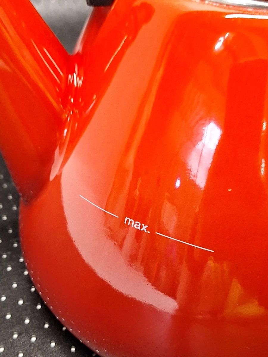 Originele Le Creuset Kone fluitketel in de kleur oranjerood - foto 7
