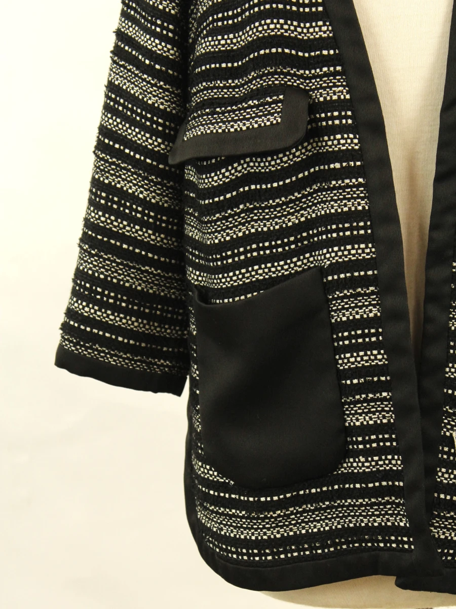 By Malene Birger - open vest in zwart en zilvergrijs met glanzende afwerking - foto 3