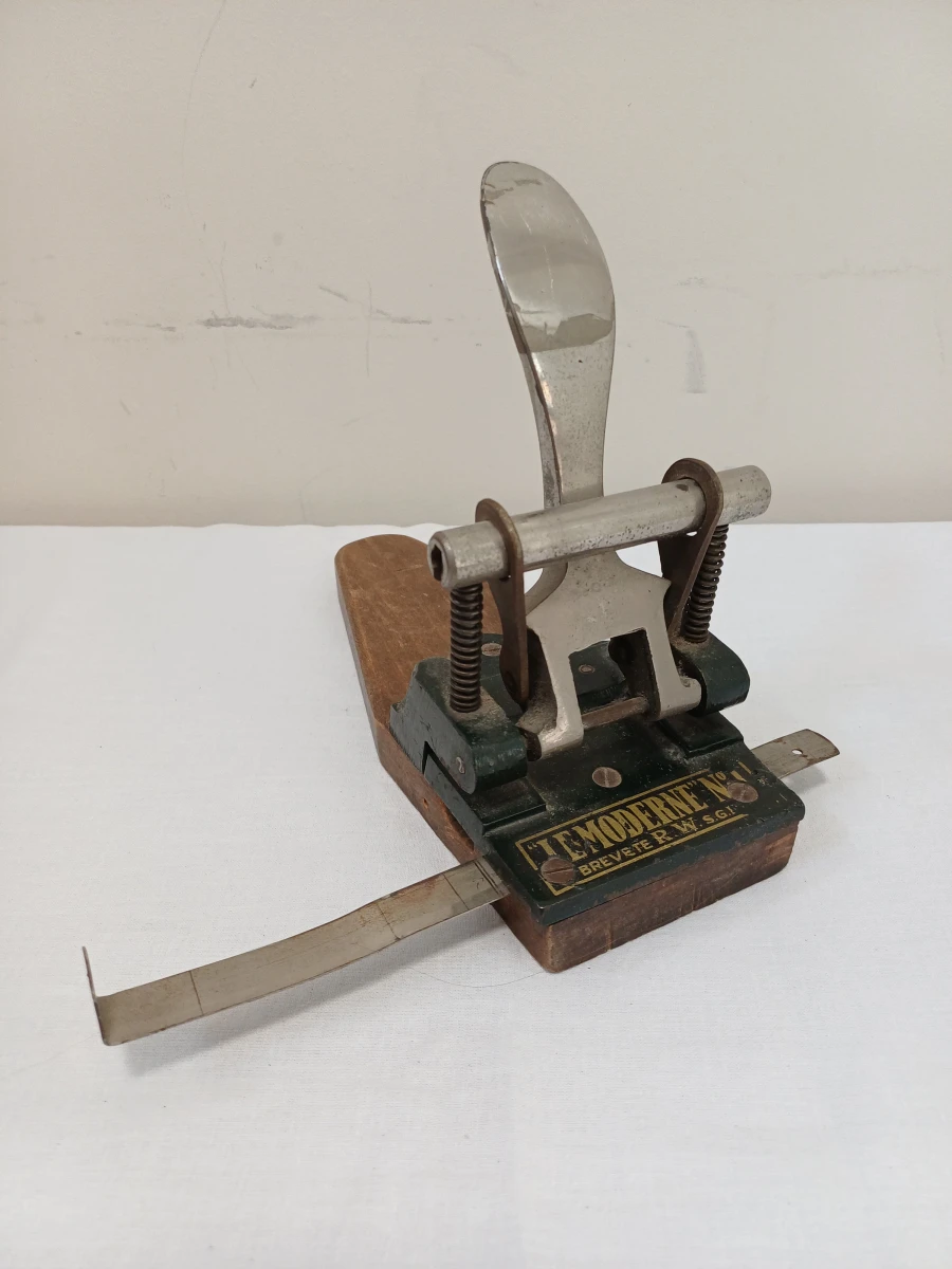Antieke Franse Perforator "Le Moderne" N° 1 - foto 1