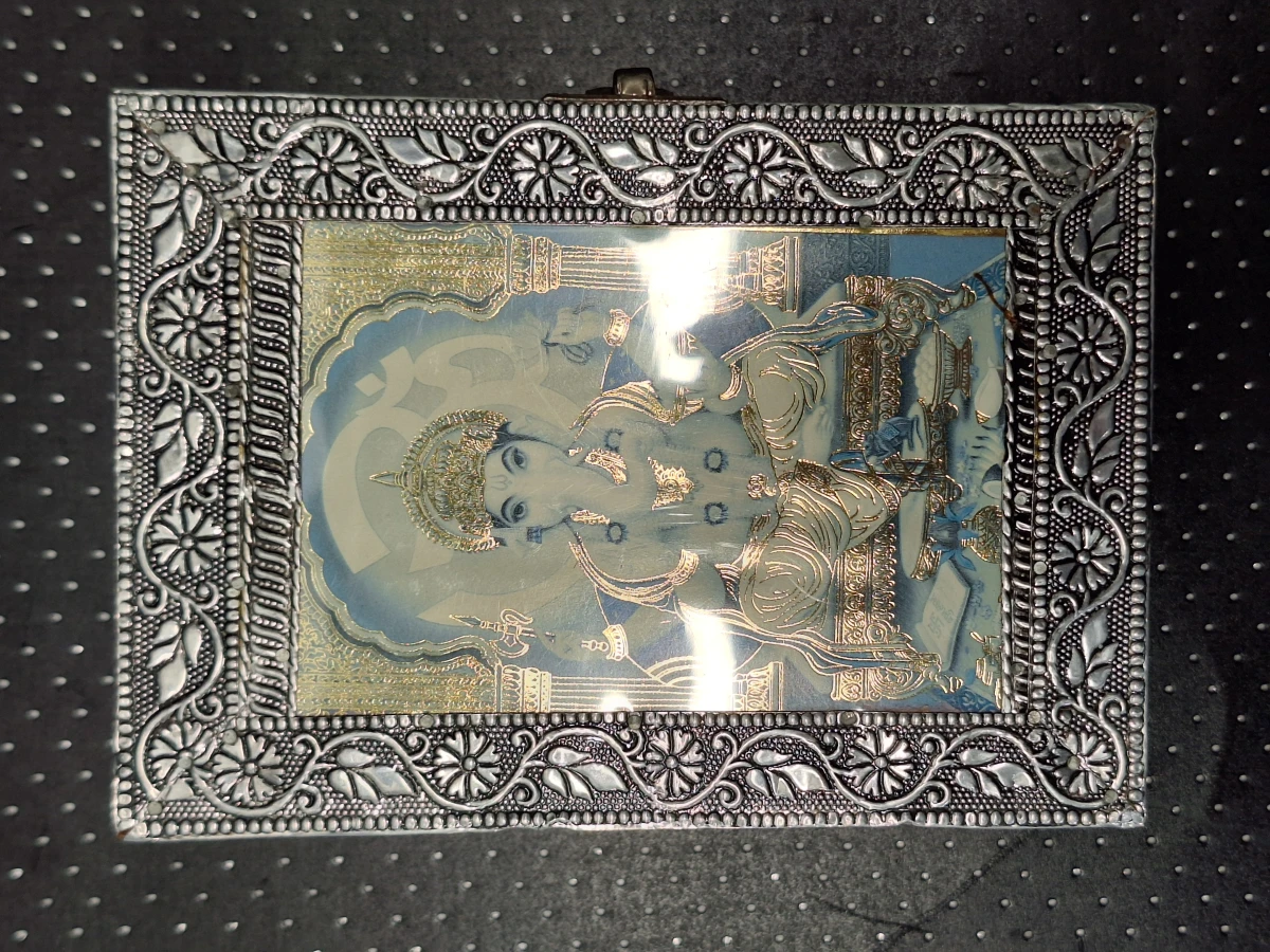 Paar van Indiase spirituele kistjes met reliëfopdruk van Ganesha en Saraswati - foto 12