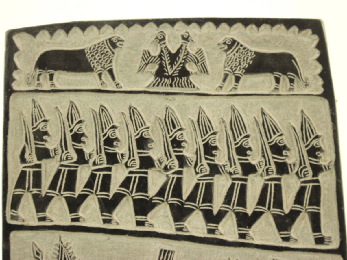 Decoratieve stenen reliëfplaquette in Mesopotamische/Sumerische stijl - foto 2